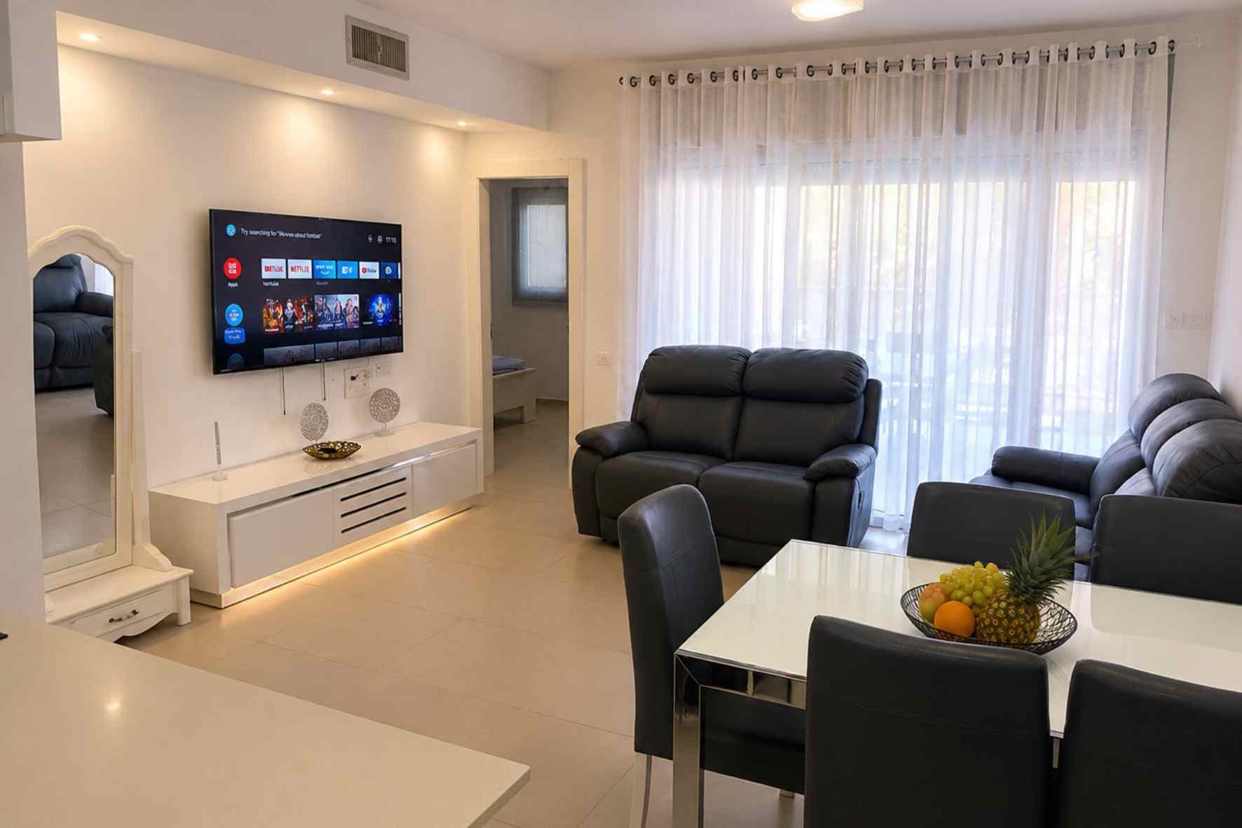 סוויטה יוקרתית 3 חדרי שינה וסלון מול הבריכה · מתחם רויאל פארק · דקות מהים — תמונה 2