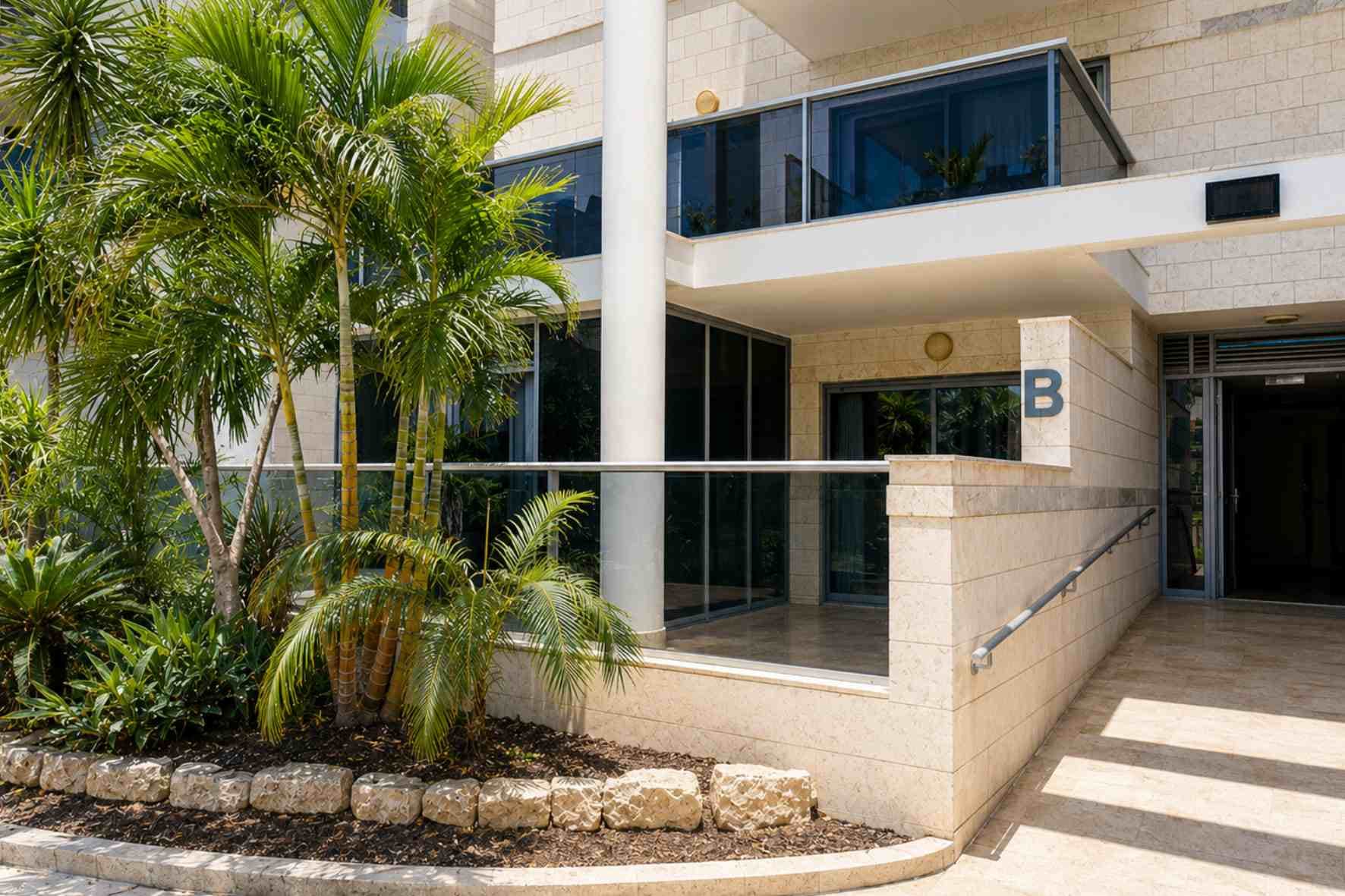 סוויטת יוקרה ענקית 6 חדרי שינה וסלון מול הבריכה · מתחם רויאל פארק · דקות מהים — תמונה 18