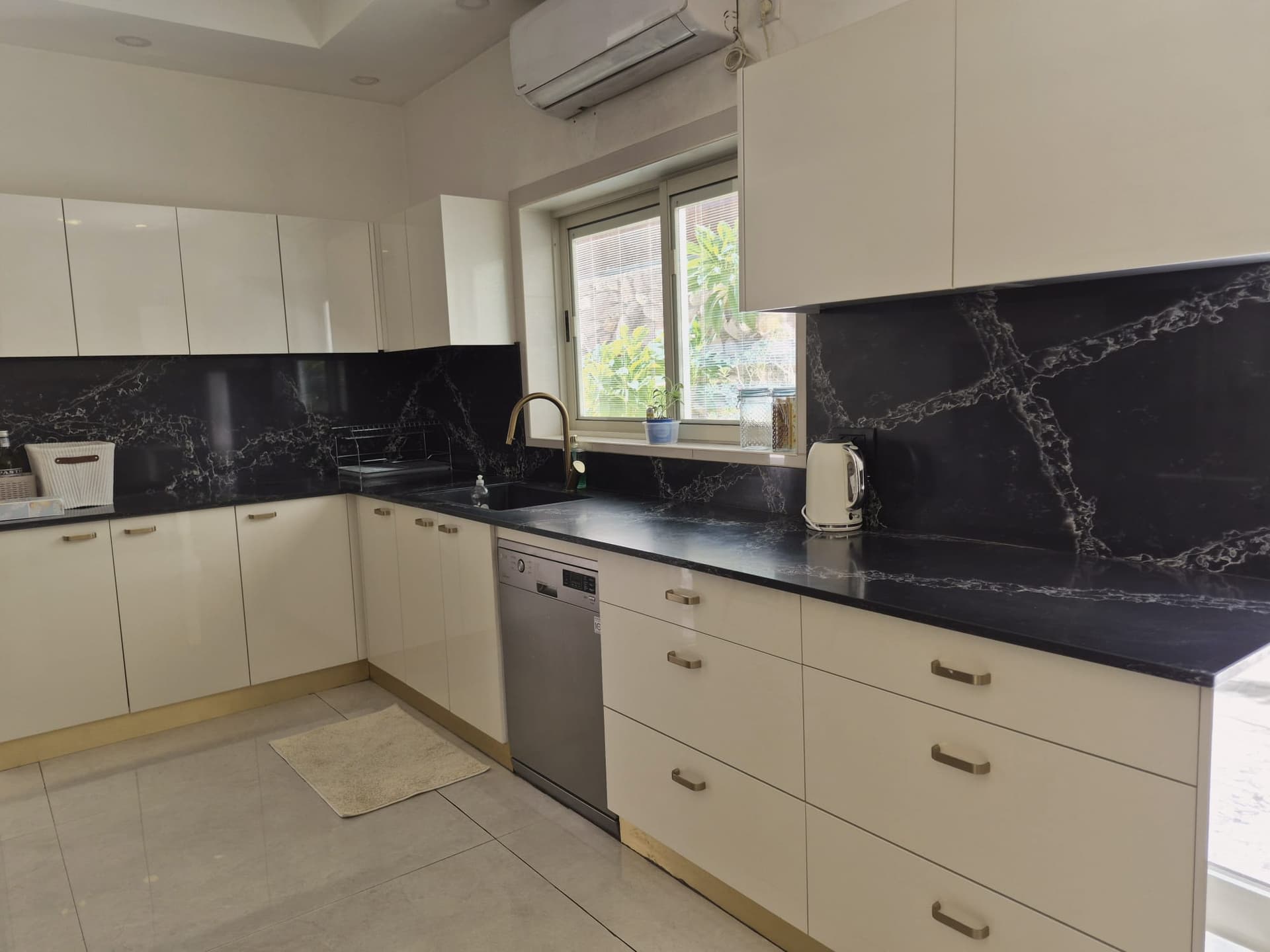 וילה 8 חדרים במרכז העיר — תמונה 26