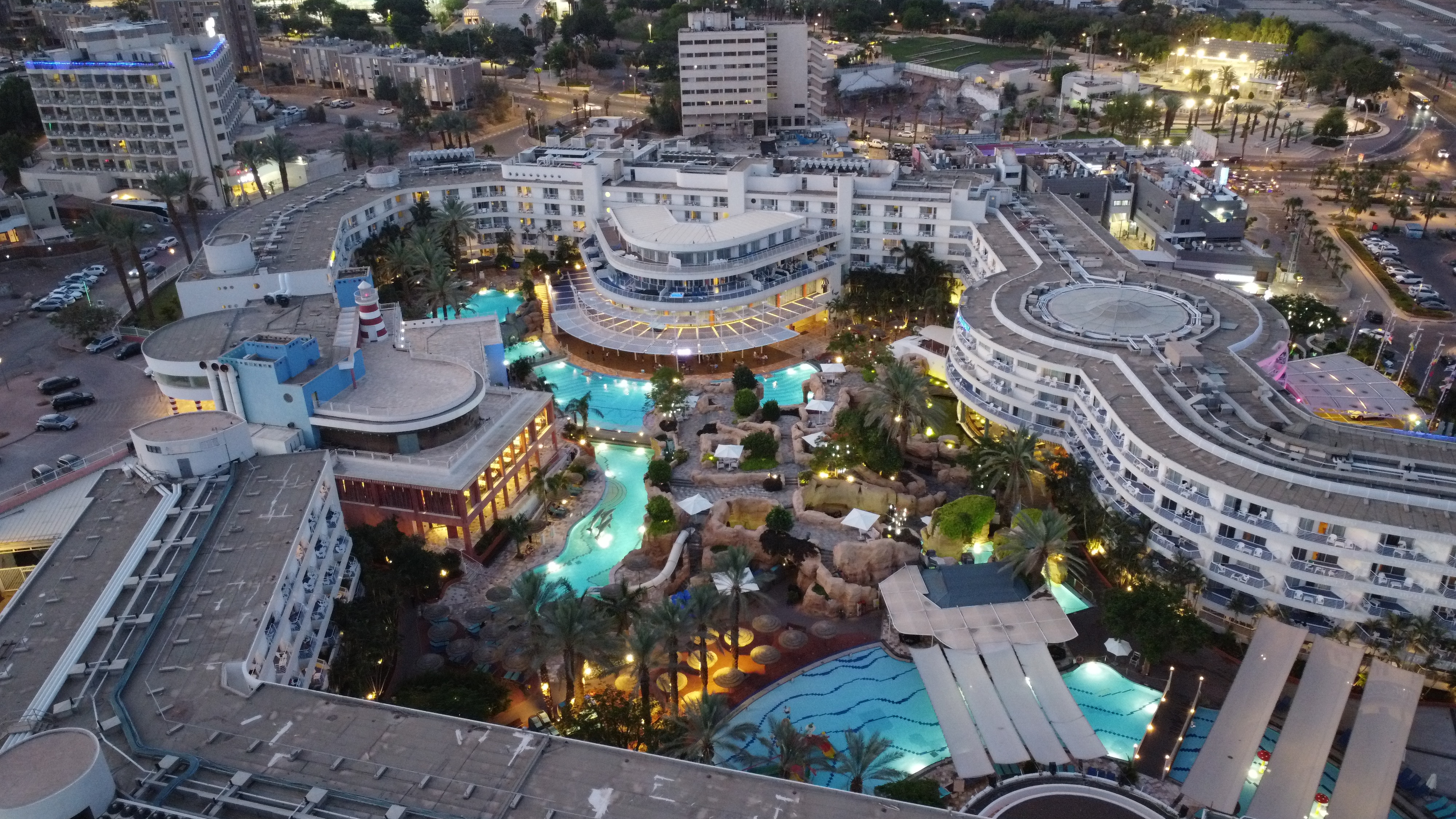 דירות נופש באילת — הים ברקע